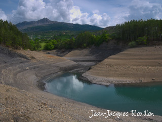 Empty lake at the end of the winter