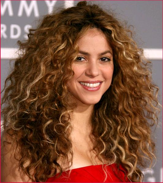 Shakiras Long Curly Hairstyle Easy scrunched, loose curls and sunny blonde