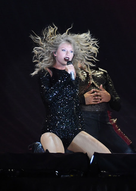 taylor swift performs Photos in toronto 2018