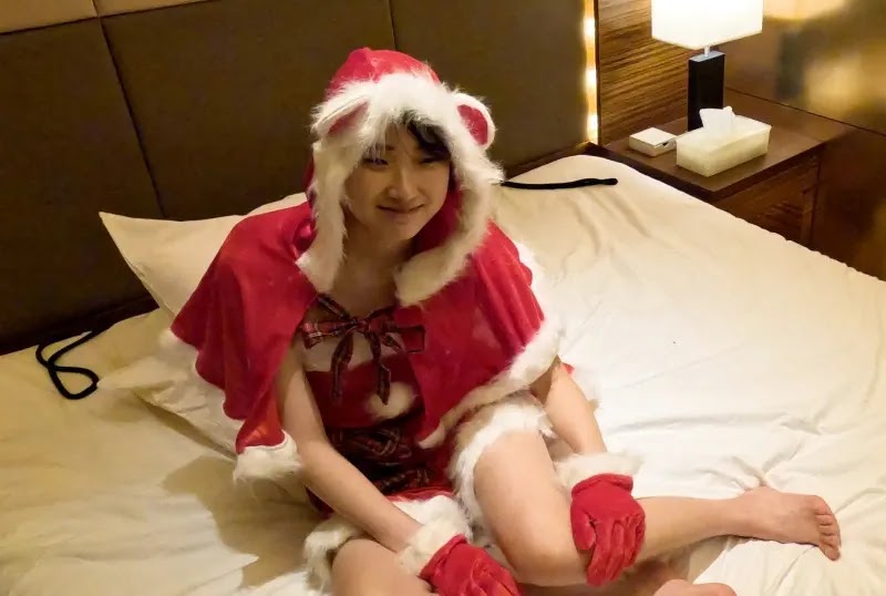FC2PPV 4145575 Yuki (19) 4th Different Perspective Video Santa Costume And Masturbation, Anal Pearl Inserted, Cowgirl Position Creampie
