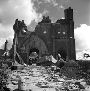 Foto Tragedi Bom Atom Hiroshima Dan Nagasaki [ www.BlogApaAja.com ]