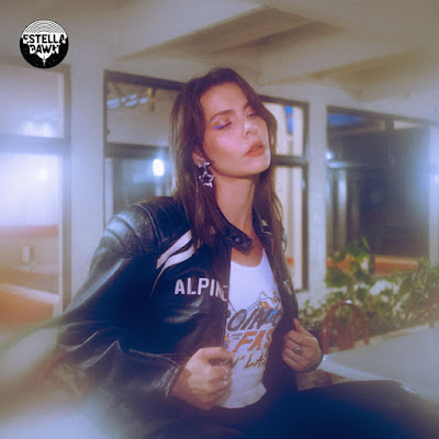 Estella Dawn Shares New Single ‘Detached’