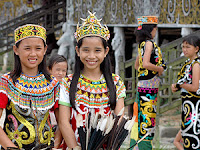 Mengenal pakaian suku Dayak