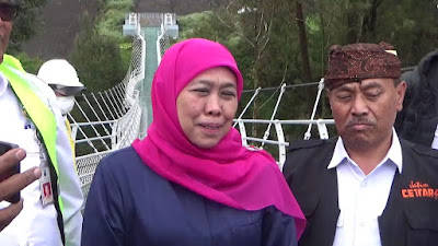 Gubernur Khofifah Tawarkan Pembangunan Jembatan Kaca di Tumpak Sewu Lumajang
