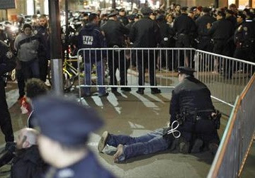  Dozens arrested at Wall Street Occupy's 6-month anniversary