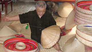 Palm leaf conical hat of Chuong village- The beauty of traditional nation