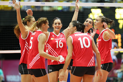 Volleyball Techniques For Beginners - Turkey Team celebrates a winning point