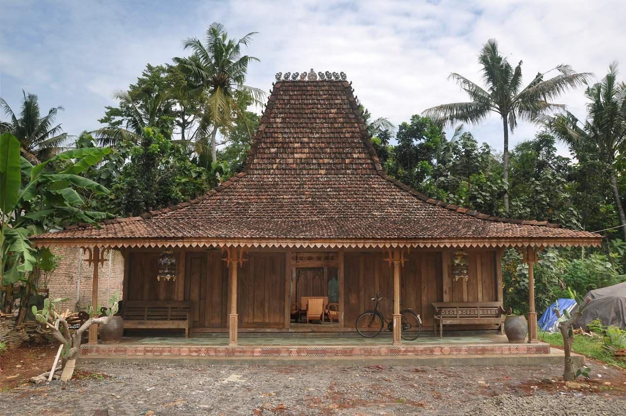 Deskripsi Rumah Adat Joglo dalam Bahasa Jawa ~ Hole Sciences