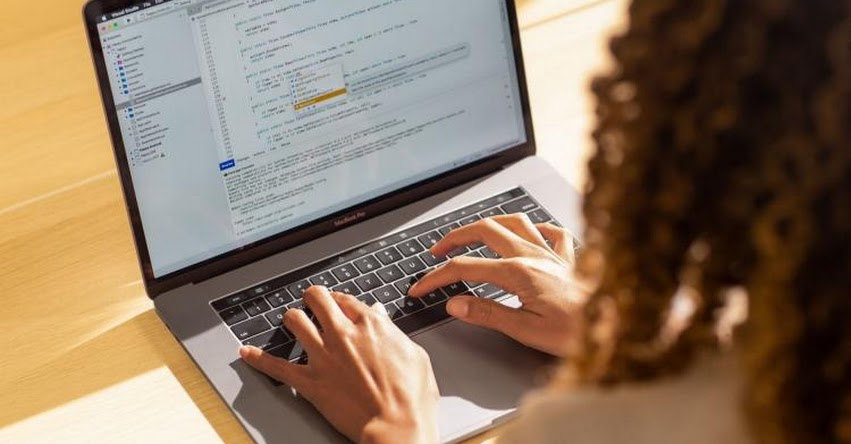 Coding Dojo lanza becas para estudiar programación web en escuela internacional de tecnología