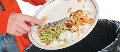 Astagfirullah, Ternyata Inilah Hukum Membuang Makanan di Sampah