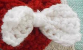 Sweet Nothings Crochet free crochet pattern blog, close up photo of the little Minnie mouse shoes showing the bow