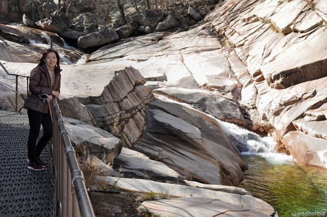  At the Biseondae Rock in Seoraksan National Park