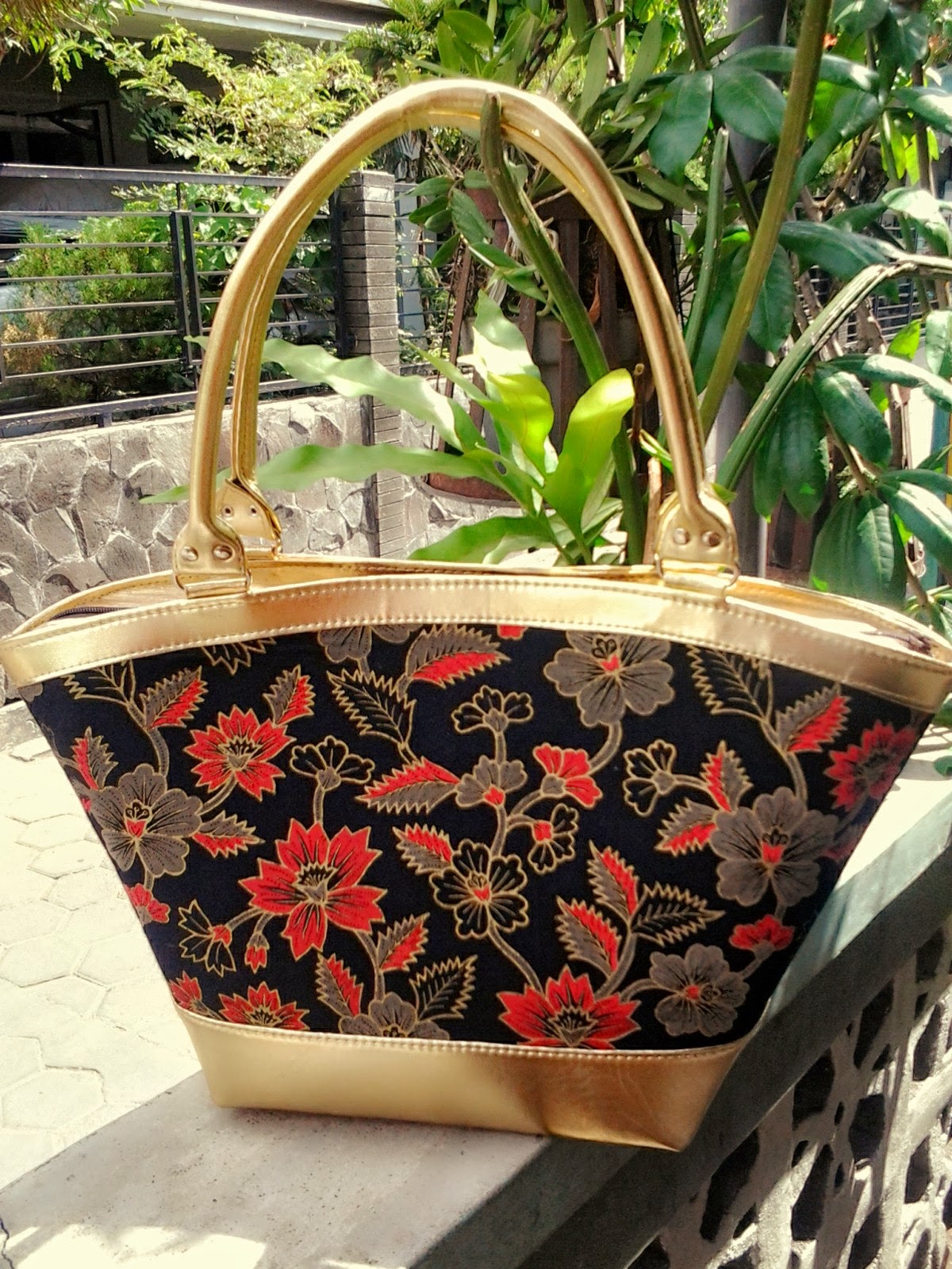 Tas Batik emas Rp 60000 TAS ANYAMAN  JOGJA