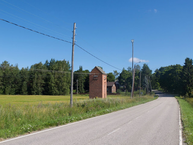 Muuntaja Hyvelänraitin varrella