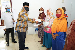 Pemkot Tidore Kepulauan dan Baznas Salurkan Zakat kepada 230 Orang di Oba