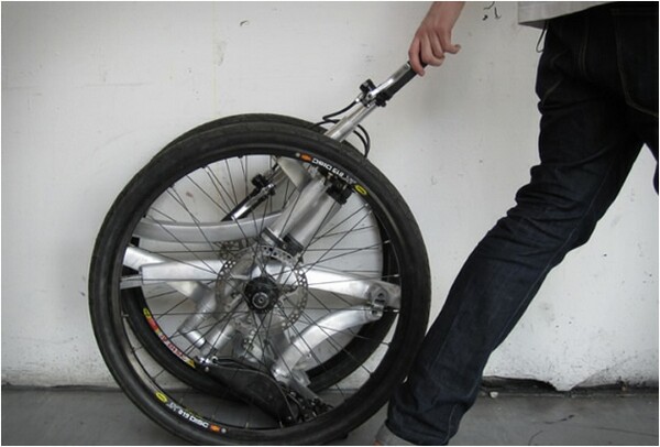 Ultra-compact Folding Bike by Dom Hargreaves‏