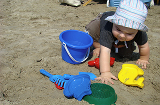 Image: I have tons of cool sand toys, by Emmanuelle Bourgue on Flickr