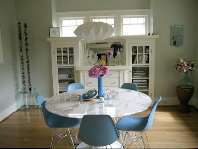 Site Blogspot  Table  Chairs on Colorful Eames Chairs Seem A Great Match For Almost Any Dining Table