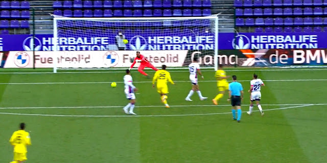 Este disparo de Capoue desde la frontal se coló en la portería tras golpear en el poste y supuso el segundo gol del Villarreal. REAL VALLADOLID C. F. 0 VILLARREAL C. F. 2. 13/’5/2021. Campeonato de Liga de 1ª División, jornada 36. GOLES: 0-1: 68’, Gerard Moreno. 0-2: 90+1’, Capoue.