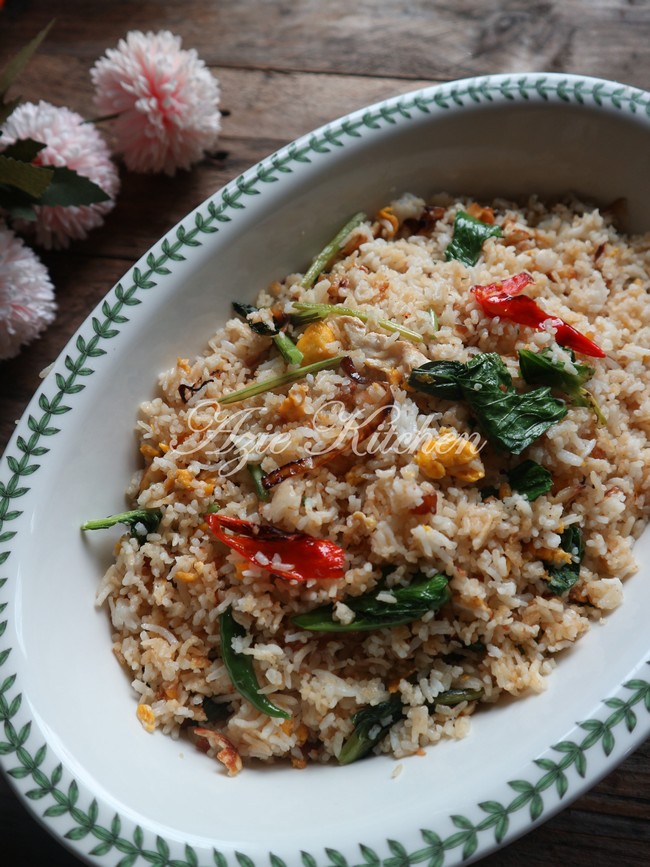 Nasi Goreng Ikan Masin Yang Terlajak Sedap - Azie Kitchen