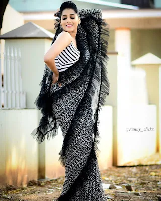 Actress Rashmi Gautam Glamorous Pics In Saree 