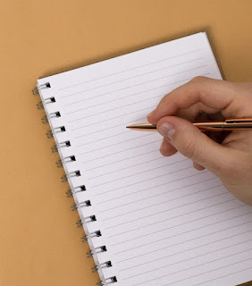 Photo of a blank notebook by Alina Blumberg