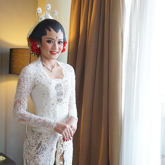 Kebaya Akad Nikah Nuansa Warna Putih Modern - Kumpulan 