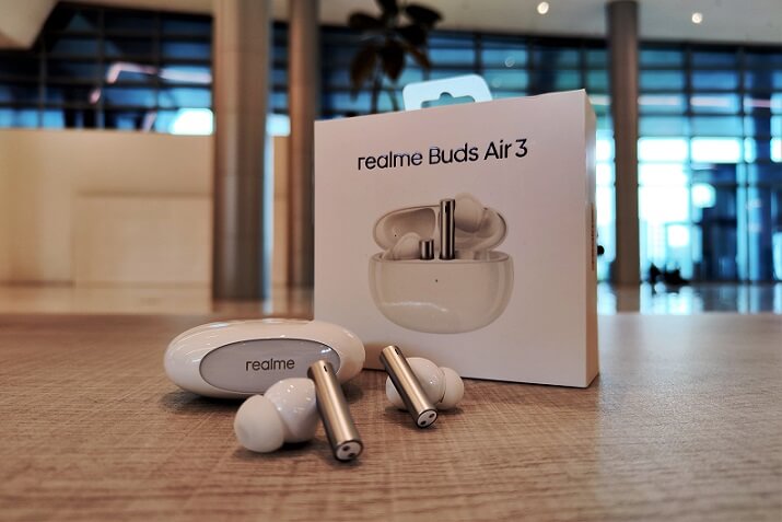 realme Buds Air 3 appeared on live photos: blue color and