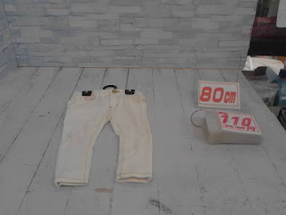 中古品　子供服　８０㎝　ホワイト　ロングパンツ　１１０円
