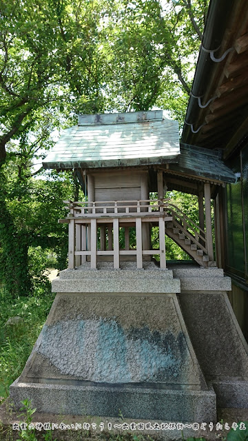 亀島神社　本殿左