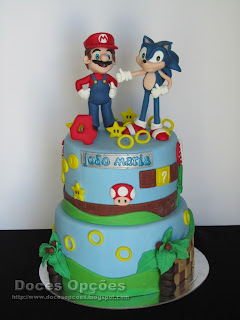 Bolo de aniversário com o Mário e o Sonic