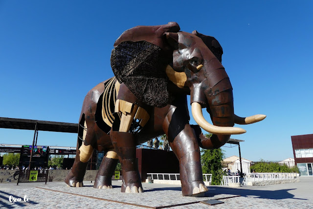 Elefante metálico de la entrada del Bioparc Valencia