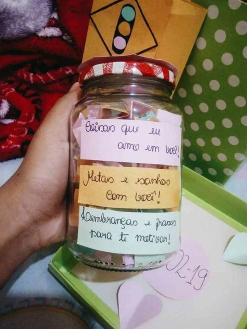 Presente de dia dos namorados: Potinho do amor e frases para 365 motivos para te amar