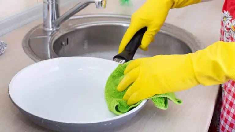 How To Clean Ceramic Pan: 6 Simple Steps!