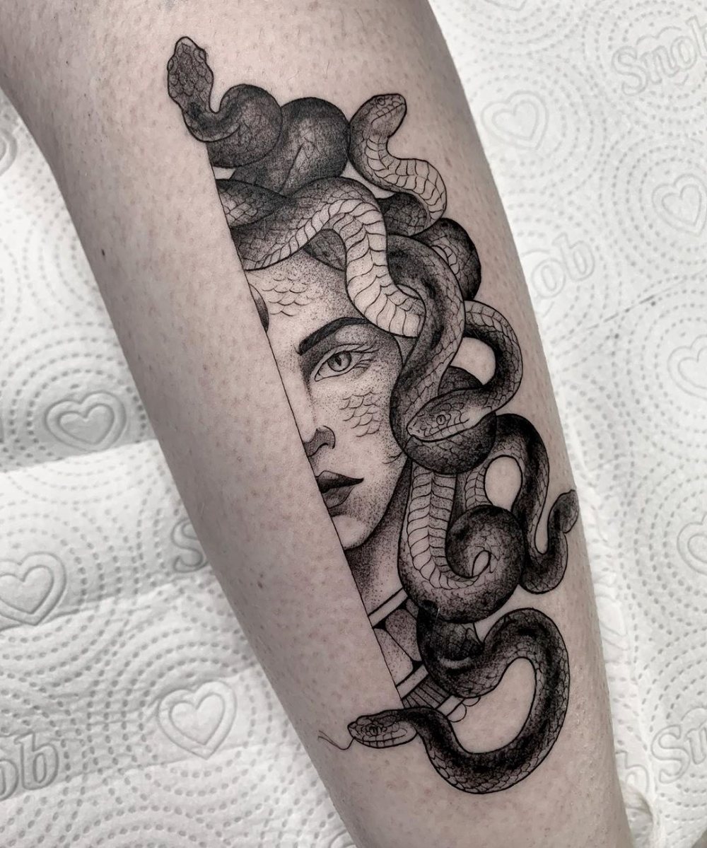 tatuagem de medusa no braço