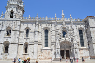  outra foto do Mosteiro dos Jerônimos mostrando porta de entrada  