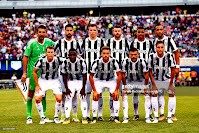 JUVENTUS F. C. - Turín, Italia - Temporada 2017-18 - Gianluigi Buffon, Sami Khedira, Mario Mandzukic, Andrea Barzagli, Mario Lemina y Mehdi Benatia; Stephan Lichtsteiner, Kwadwo Asamoah, Claudio Marchisio, Stefano Sturaro, y Rodrigo Betancur - F. C. BARCELONA 2 (Neymar 2)  JUVENTUS F. C. 1 (Chiellini) - 22/07/2018 - Partido amistoso, International Champions Cup - East Rutherford, Nueva Jersey, Estados Unidos, MetLife Stadium