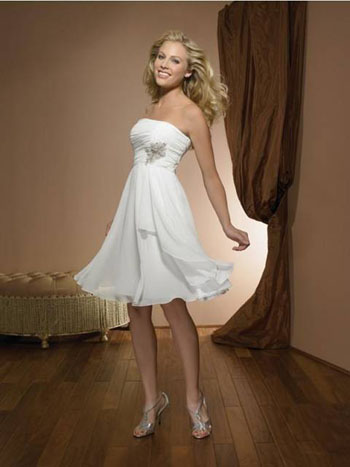 But why choose short wedding dresses for spring or summer wedding