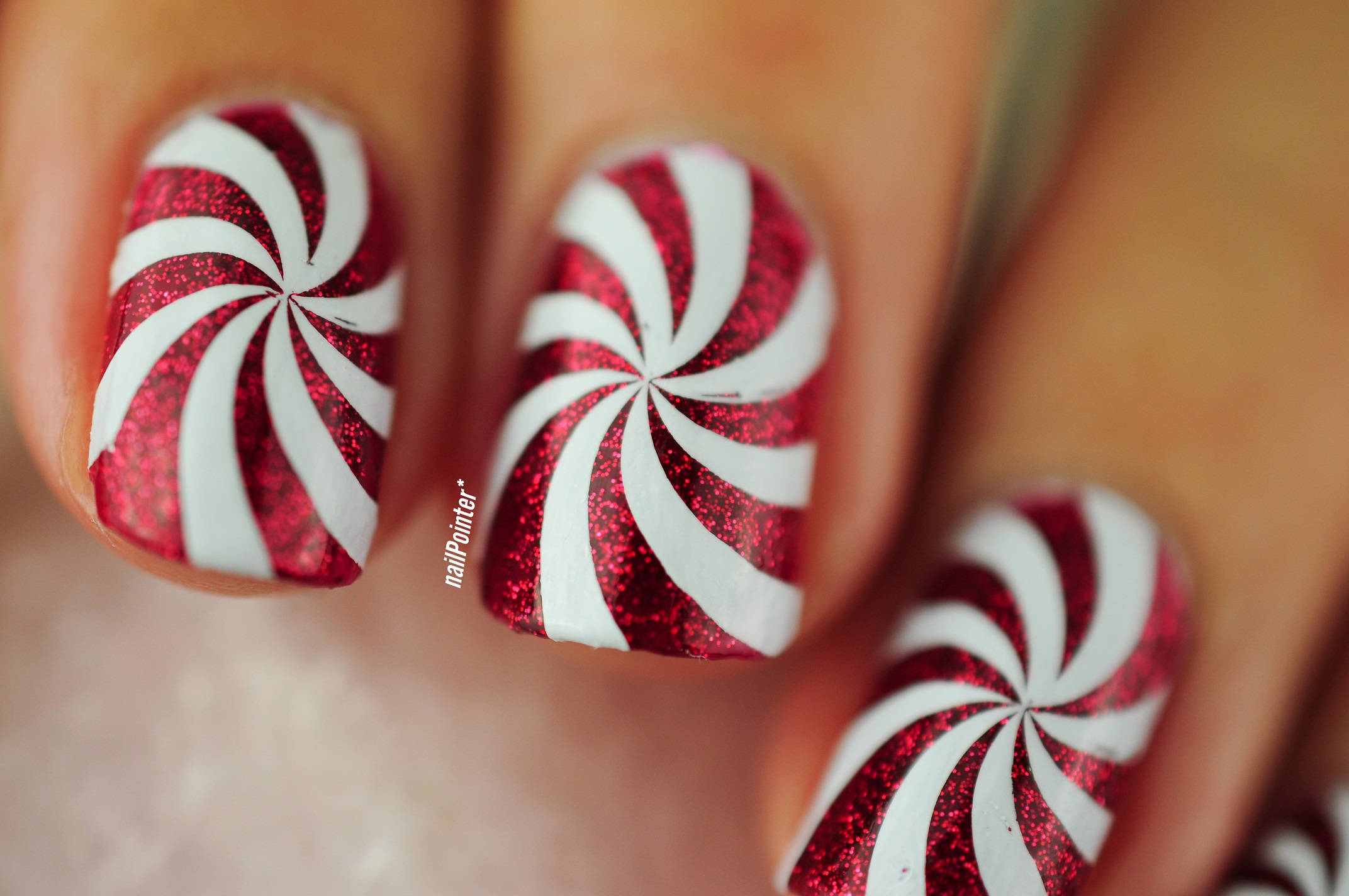 Christmas Peppermint Candy // Red & White Pinwheel Nails