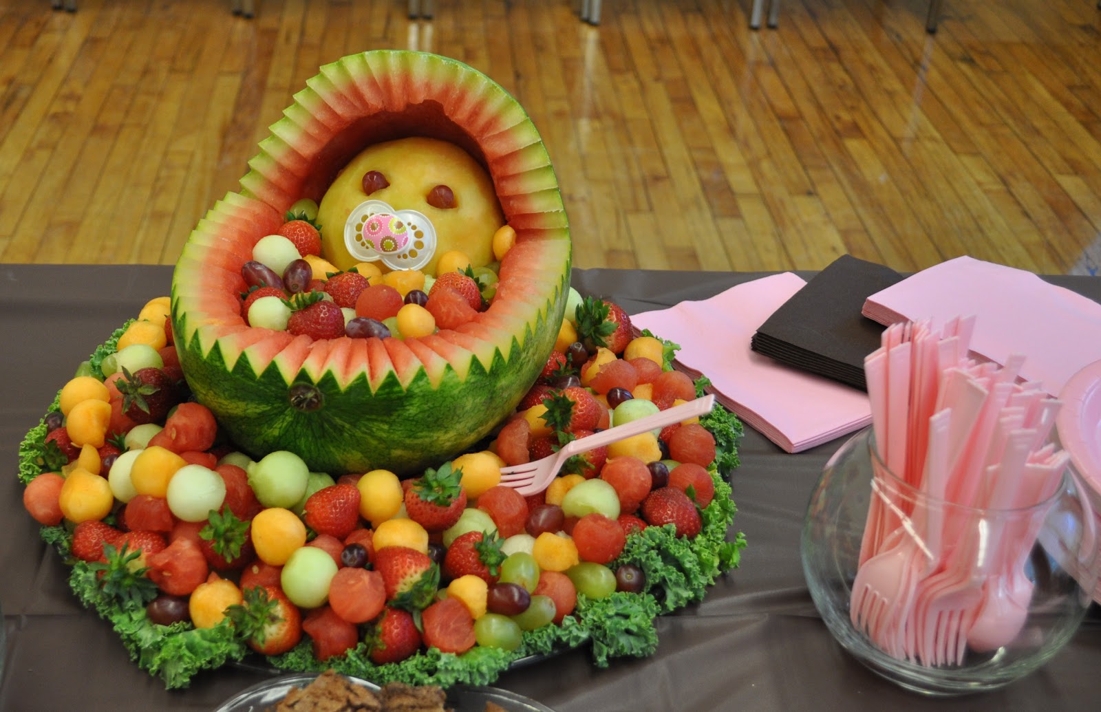 cool easy cake decorating ideas Yep, there is a 'baby' in that watermelon!