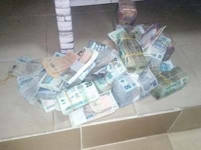 Photos: Police arrest 7 persons over illegal sale and hawking of mint Naira notes in Anambra, recovers N4,304,550. 00