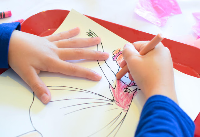 Ballet Craft For Kids- easy and simple ballerina project for little dancers.  Great for preschool, kindergarten, or elementary.