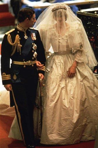princess diana wedding dress train. Princess Diana: Elizabeth