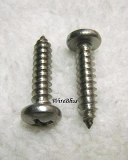 2 pieces of screws