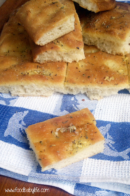 Foccacia with garlic and herbs © www.foodbabylife.com