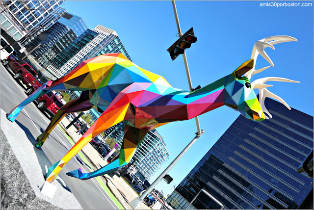 Exposición de Okuda San Miguel en el Seaport District de Boston