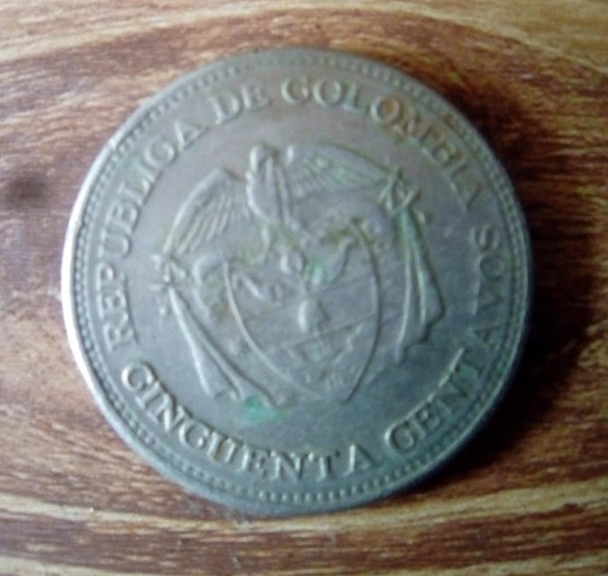 [COD202330C] Moneda 50 Centavos 1958 con Giro leve.