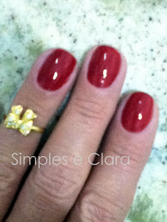 Esmalte vermelho antialérgico pertence ao Blog Simples e Clara