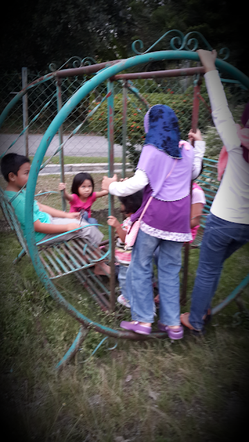 OUR WONDERFUL SIMPLE LIFE: Berbuka Puasa di rumah Nenek