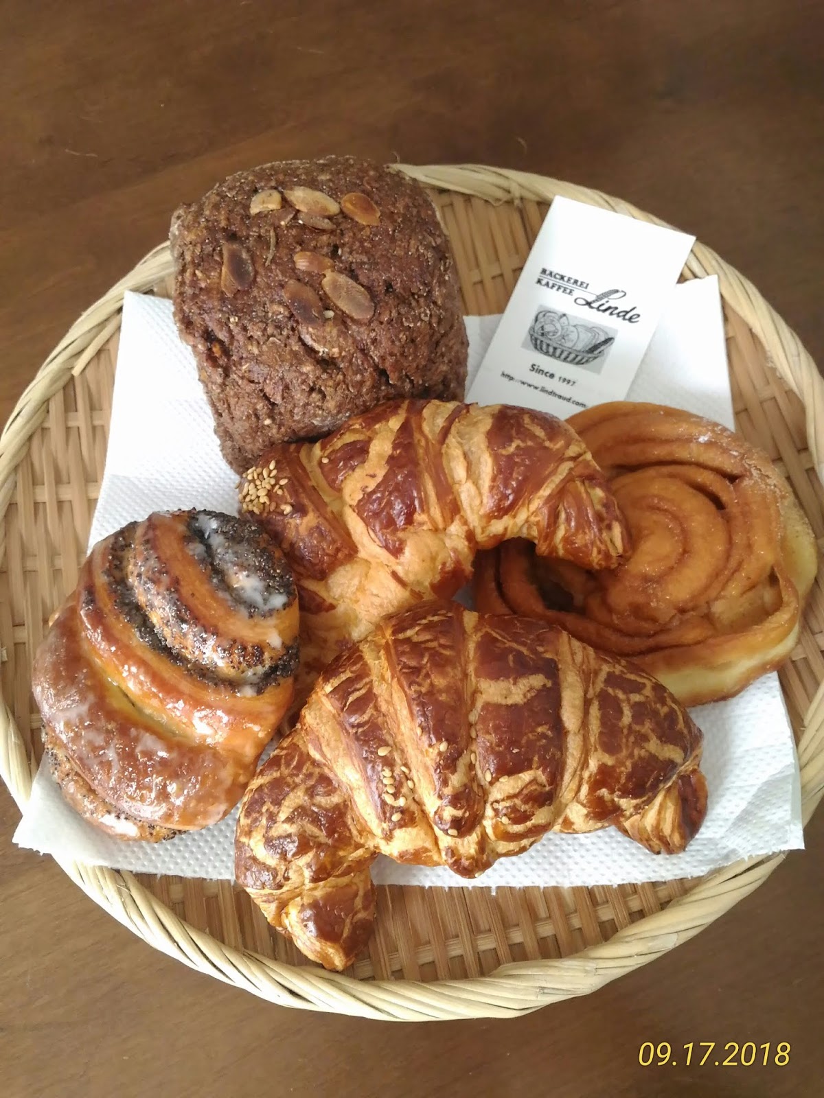 新宿で買ったドイツパン ベッカライカフェ リンデ 小田急ハルク